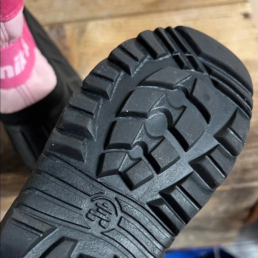 Girls 12 Pink and Black Kamik Winter Snow boot.  Great condition